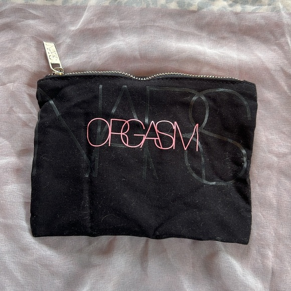 ⭐️ NARS Orgasm zipup black makeup bag Orgasm in pink silver hardware 6.5” x 5” - Picture 1 of 13